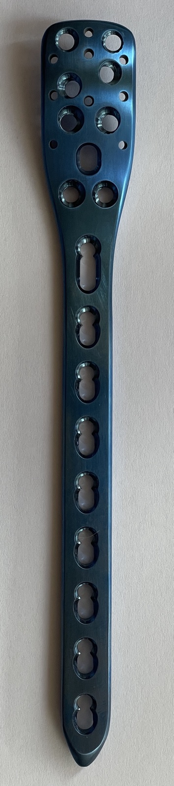 Пластина проксимальна плечова із кутовою стабільністю